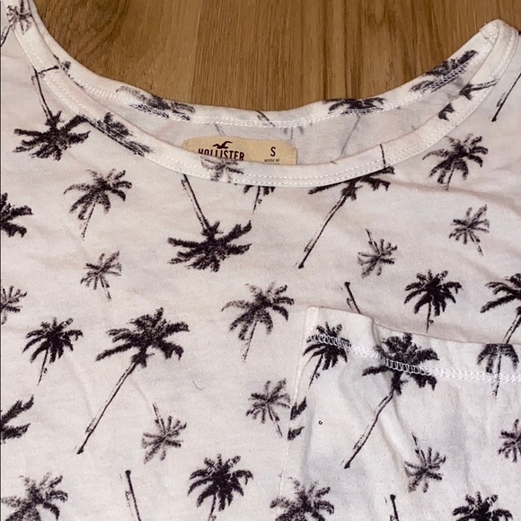 Hollister Palm tree shirt - Picture 2 of 3